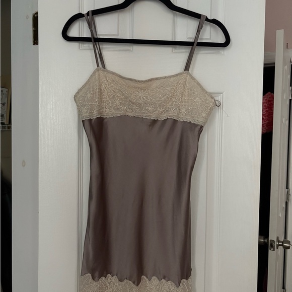 Turning Heads Mini Slip Free People Elegant Lace Trim Satin Chemise - Picture 3 of 8